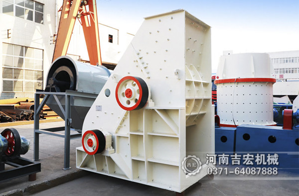 煤矸石含濕量大總粘機？雙級無篩底粉碎機：不卡料、不堵網,濕料照碎不誤!